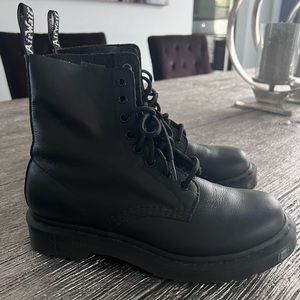 Dr Martens 1460 Pascal Mono 8 Eye Boots
